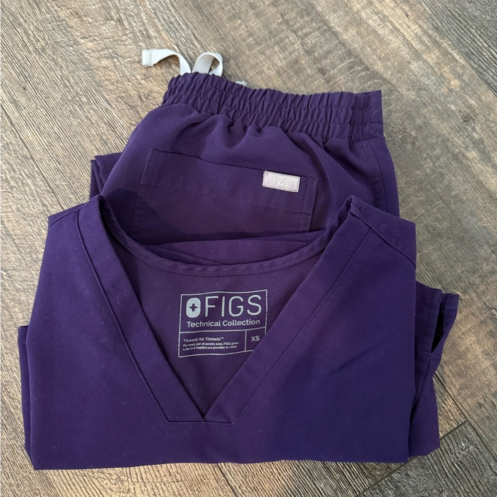 Figs Deep Purple/Plum Scrub Set